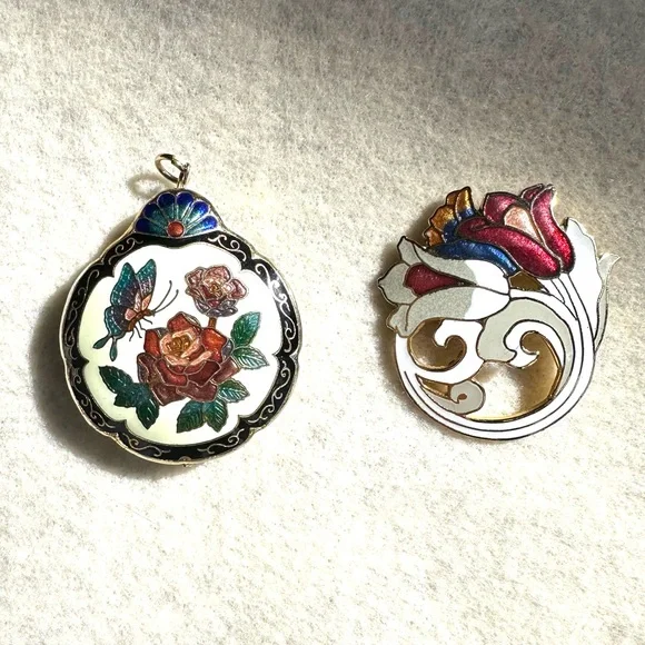 2 Cloisonne Pieces: Puffy Pendant and a Brooch - Picture 1 of 9